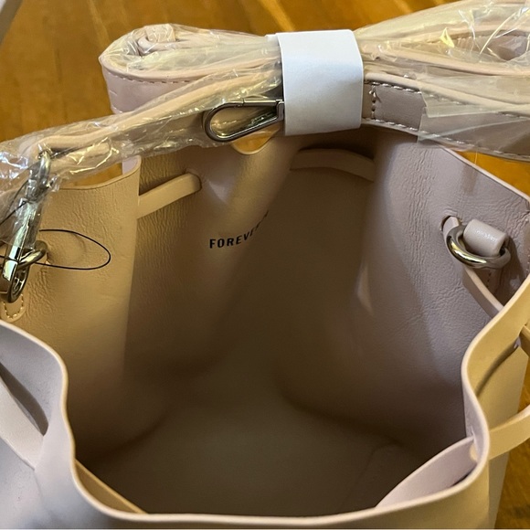 NWOT Forever 21 Cream Bucket Bag with Dual Straps - Small - Picture 9 of 10